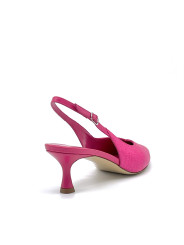 Fuchsia raffia and leather fabric slingback. Leather lining, leather sole. 5,5 c