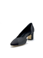 Black laminate fabric and silk pump with internal opening. Leather lining, leath