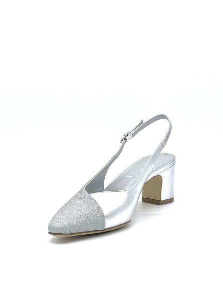 Slingback in pelle laminata e tessuto glitter argento. Fodera in pelle, suola in