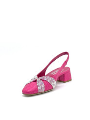 Fuchsia raffia fabric slingback with rhinestones. Leather lining, leather sole. 