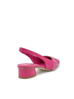 Slingback in pelle fucsia e applicazione di strass. Fodera in pelle, suola in cu