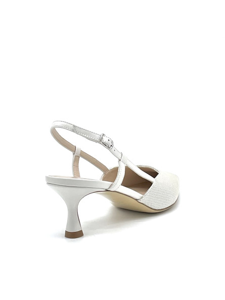 Milk color leather and honeycomb fabric slingback. Leather lining, leather sole.