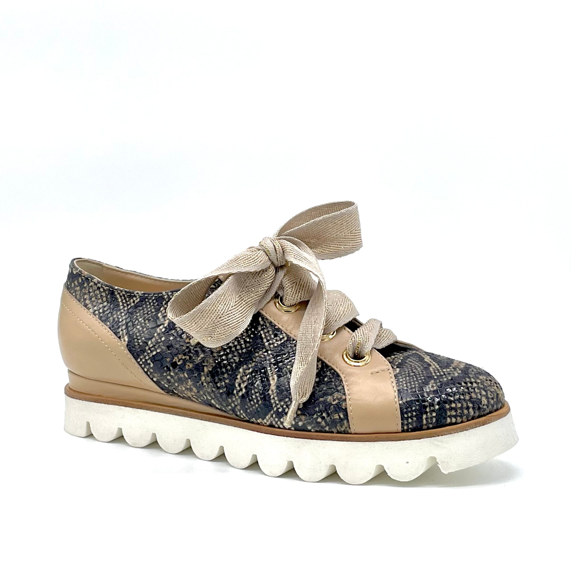 Scarpa allacciata in pelle pitonata e nappa beige - Cod. 59536