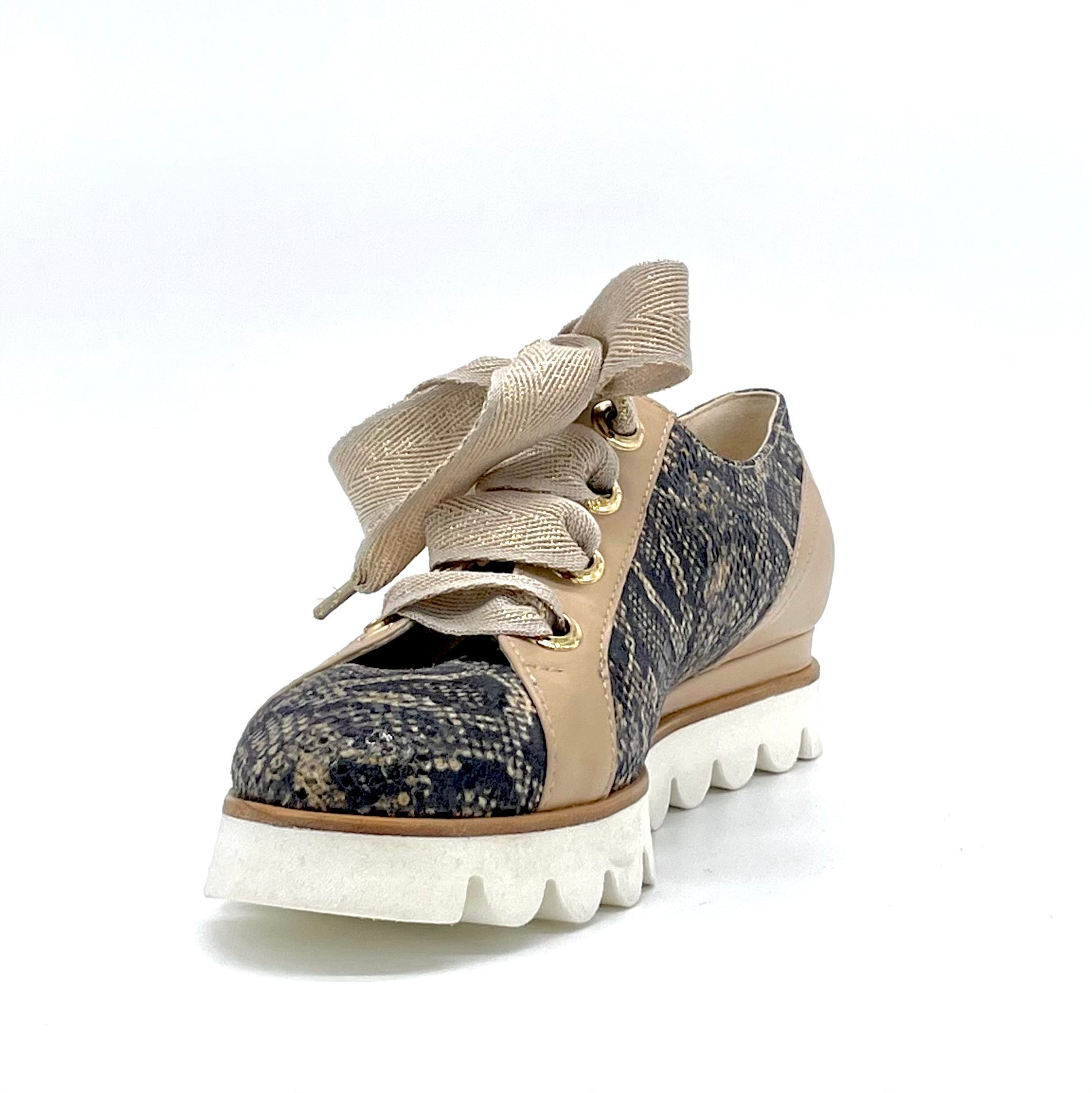 Scarpa allacciata in pelle pitonata e nappa beige - Cod. 59536