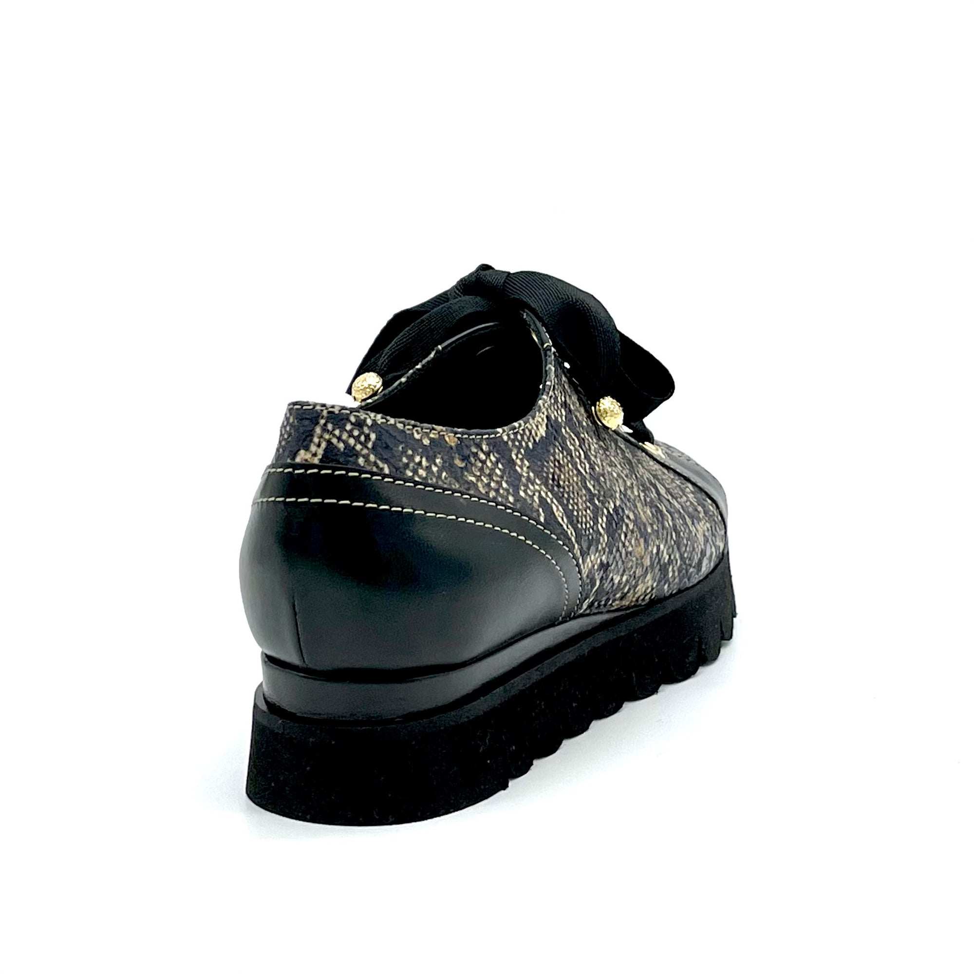 Scarpa allacciata in pelle pitonata e nappa nera - Cod. 59536-1