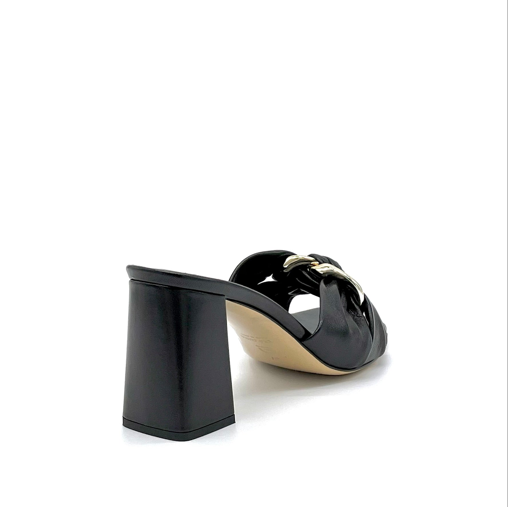 Mule in pelle nera con accessorio dorato - Cod. 12126_2