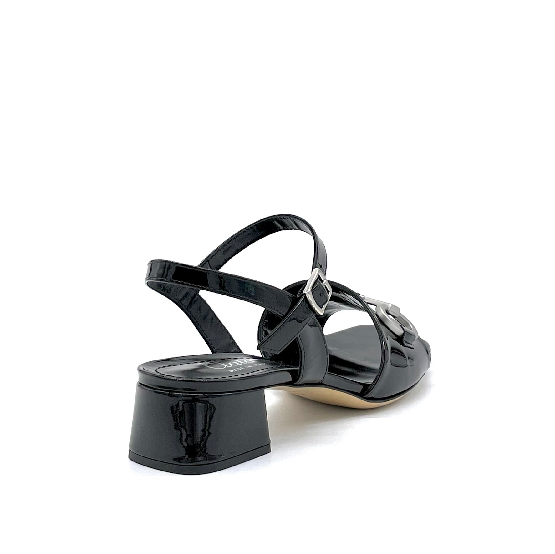 Sandalo in vernice nera con accessorio argento - Cod. 12130