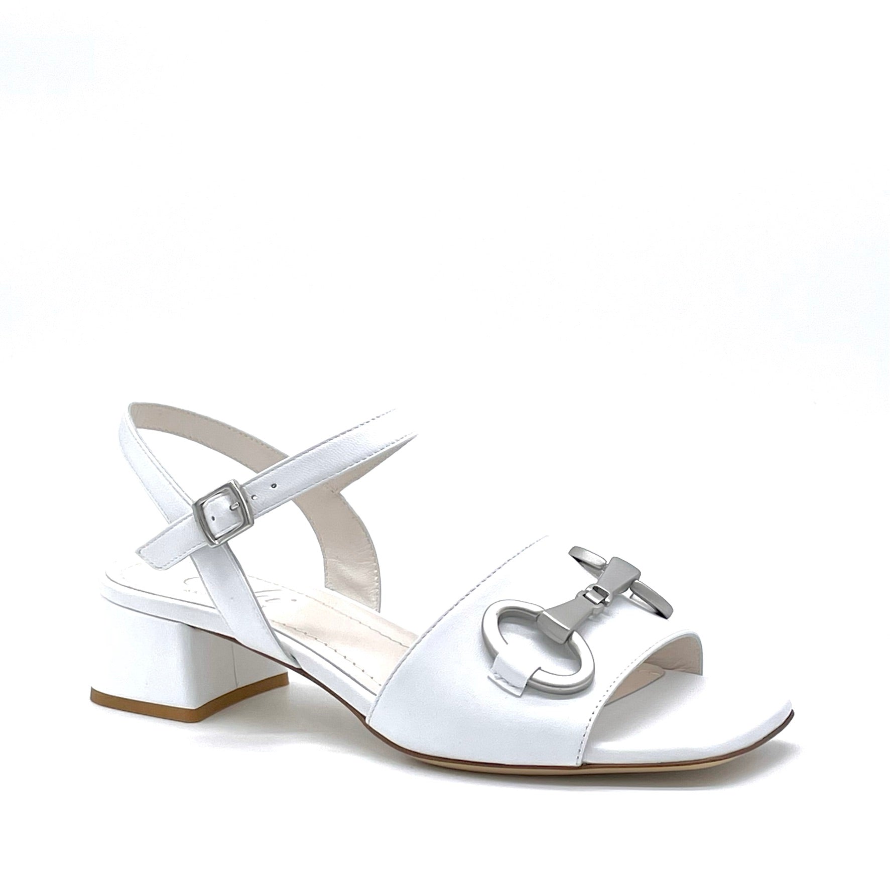 Sandalo in pelle bianca con accessorio argento - Cod. 12130_1