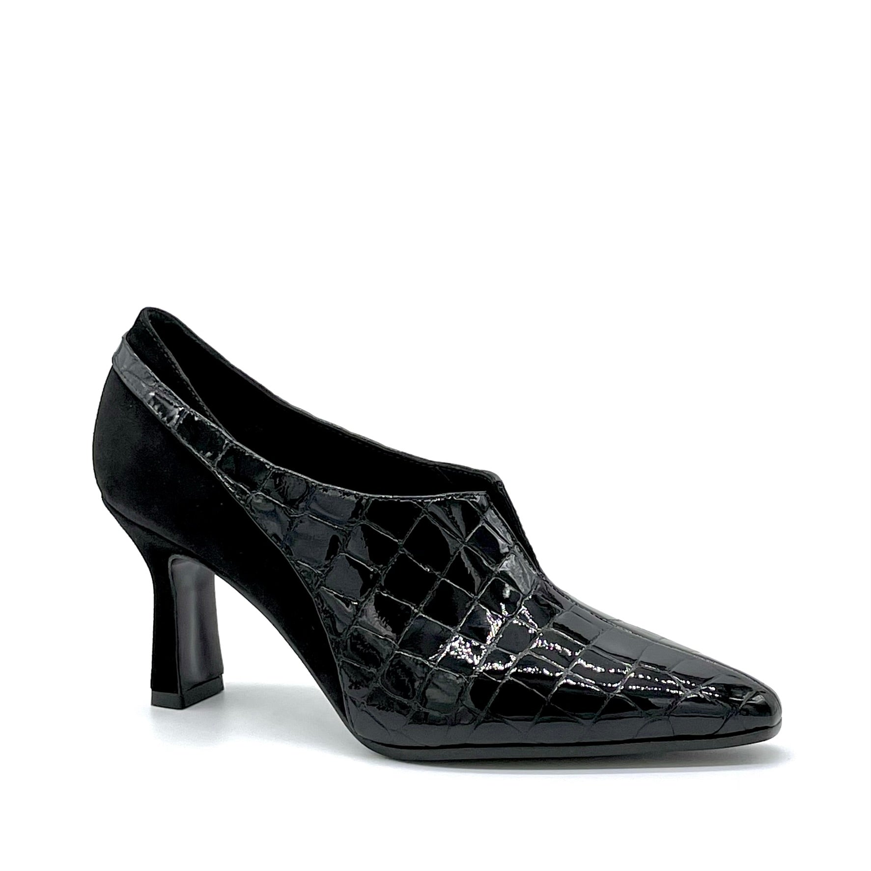 Scarpa accollata in camoscio e vernice nera stampata - Cod. 52507