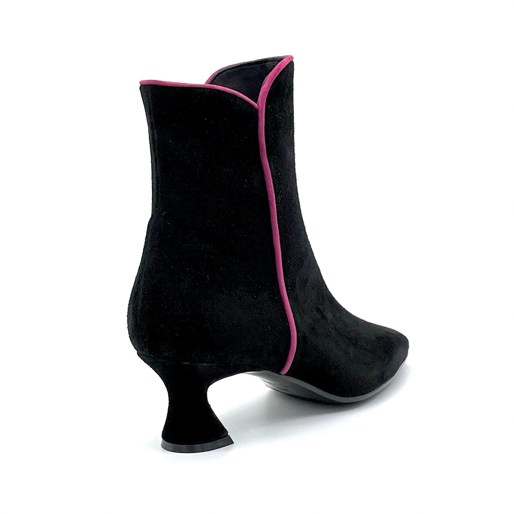 Stivaletto in camoscio nero e dettaglio rosa - Cod. 52516