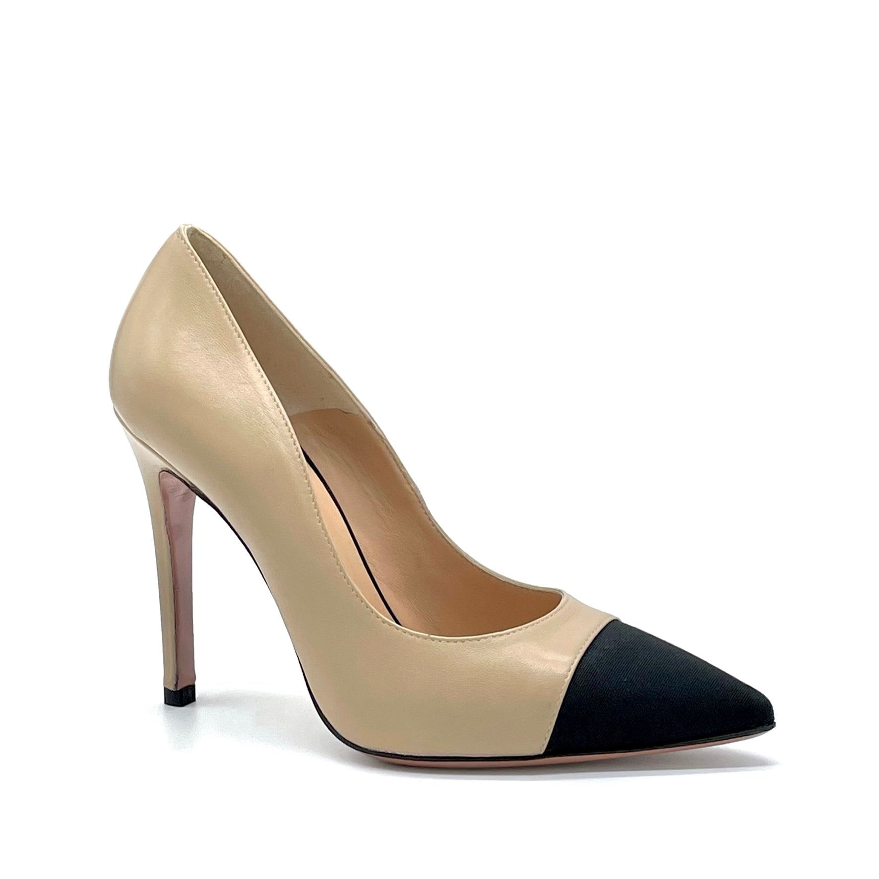Beige leather and black fabric pump - Cod. 52557