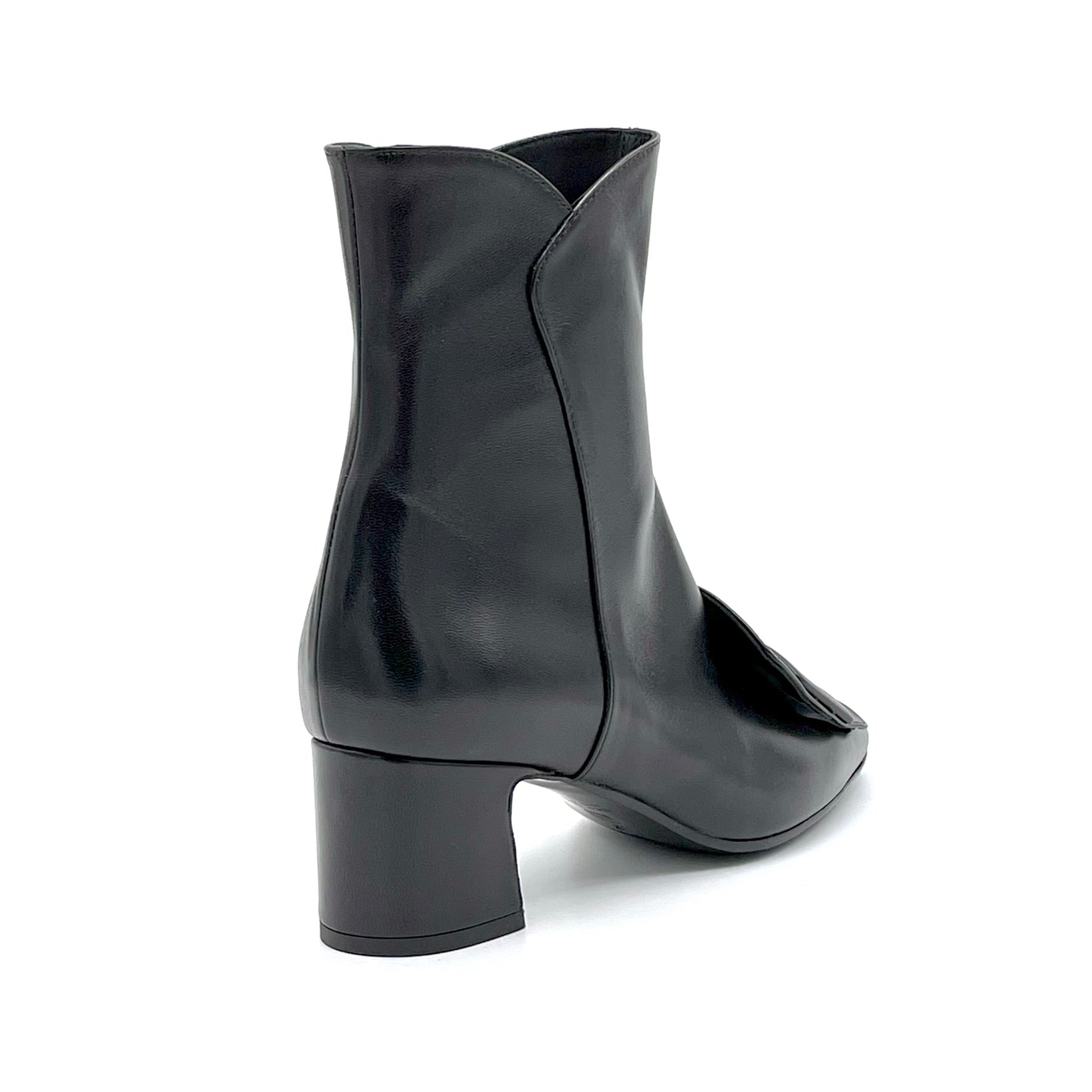 Stivaletto in pelle nera e accessorio buckle - Cod. 52519