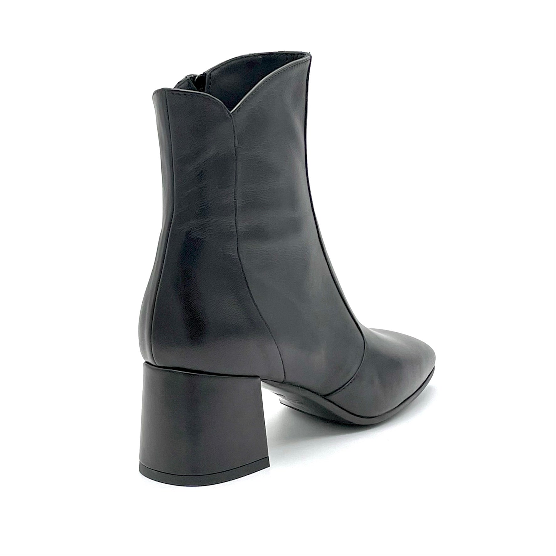 Stivaletto in pelle nera - Cod. 52526