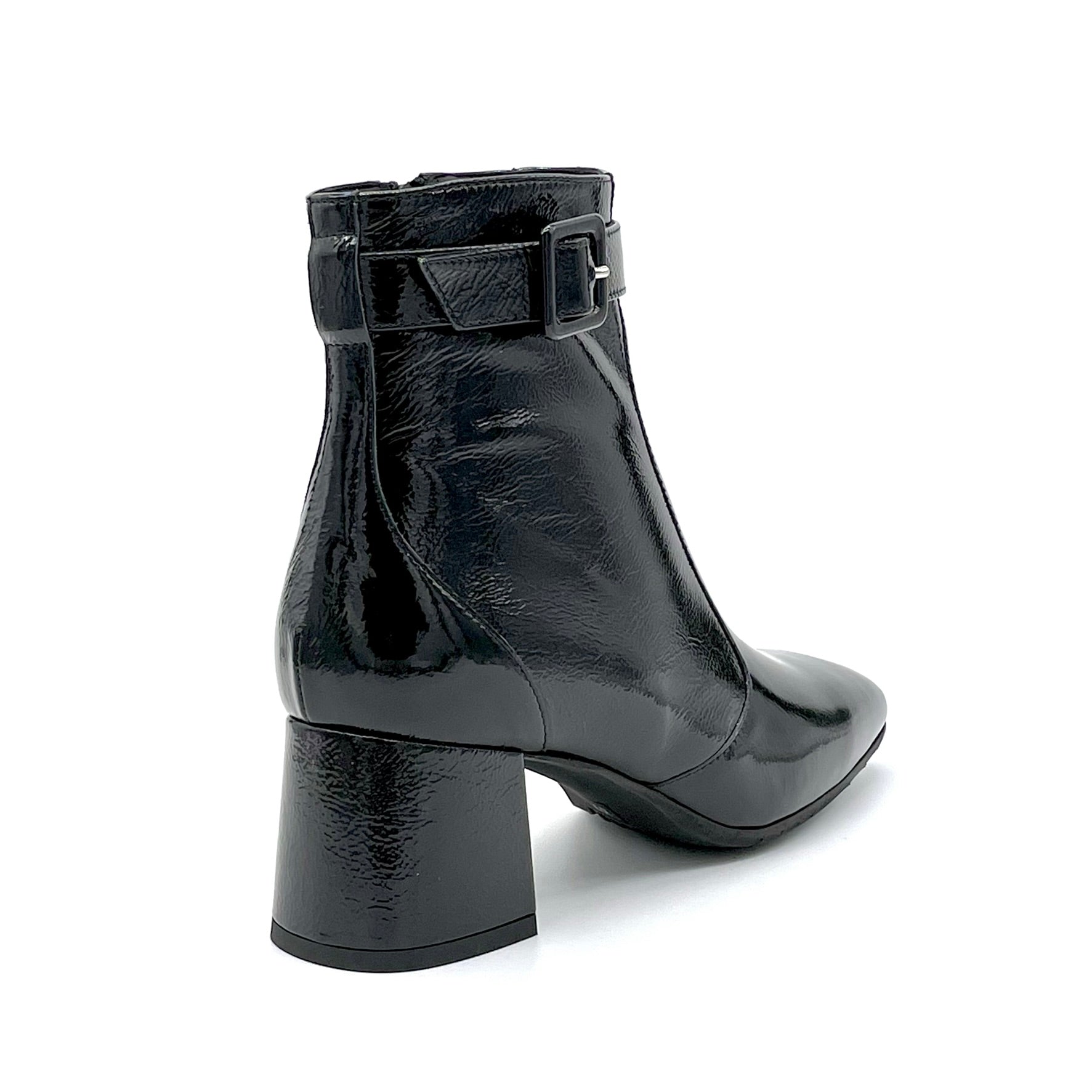Stivaletto in vernice nera effetto stropicciato con fibbia foderata - Cod. 52527