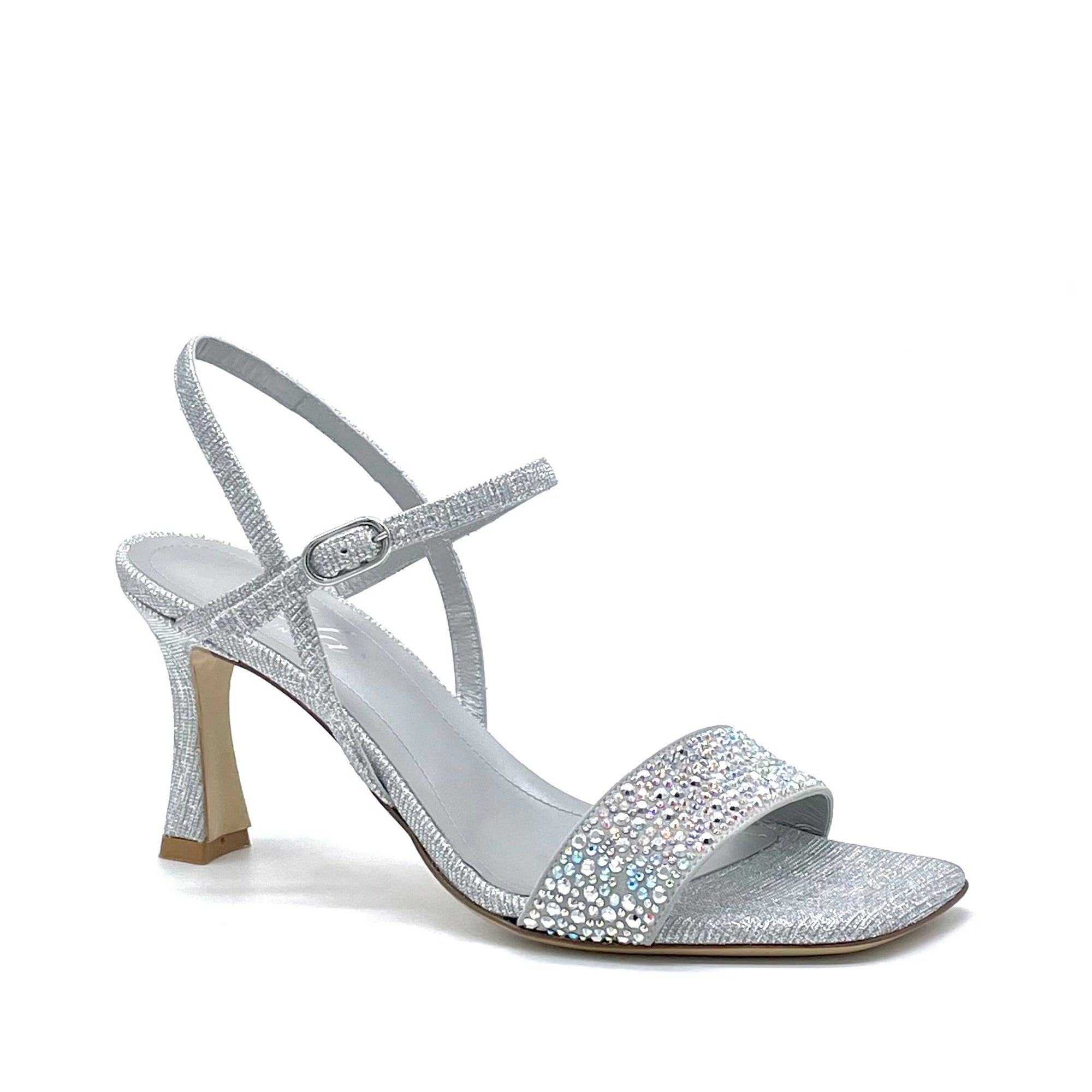 Sandalo in tessuto laminato argento e applicazione di borchie e strass - Cod. 13117