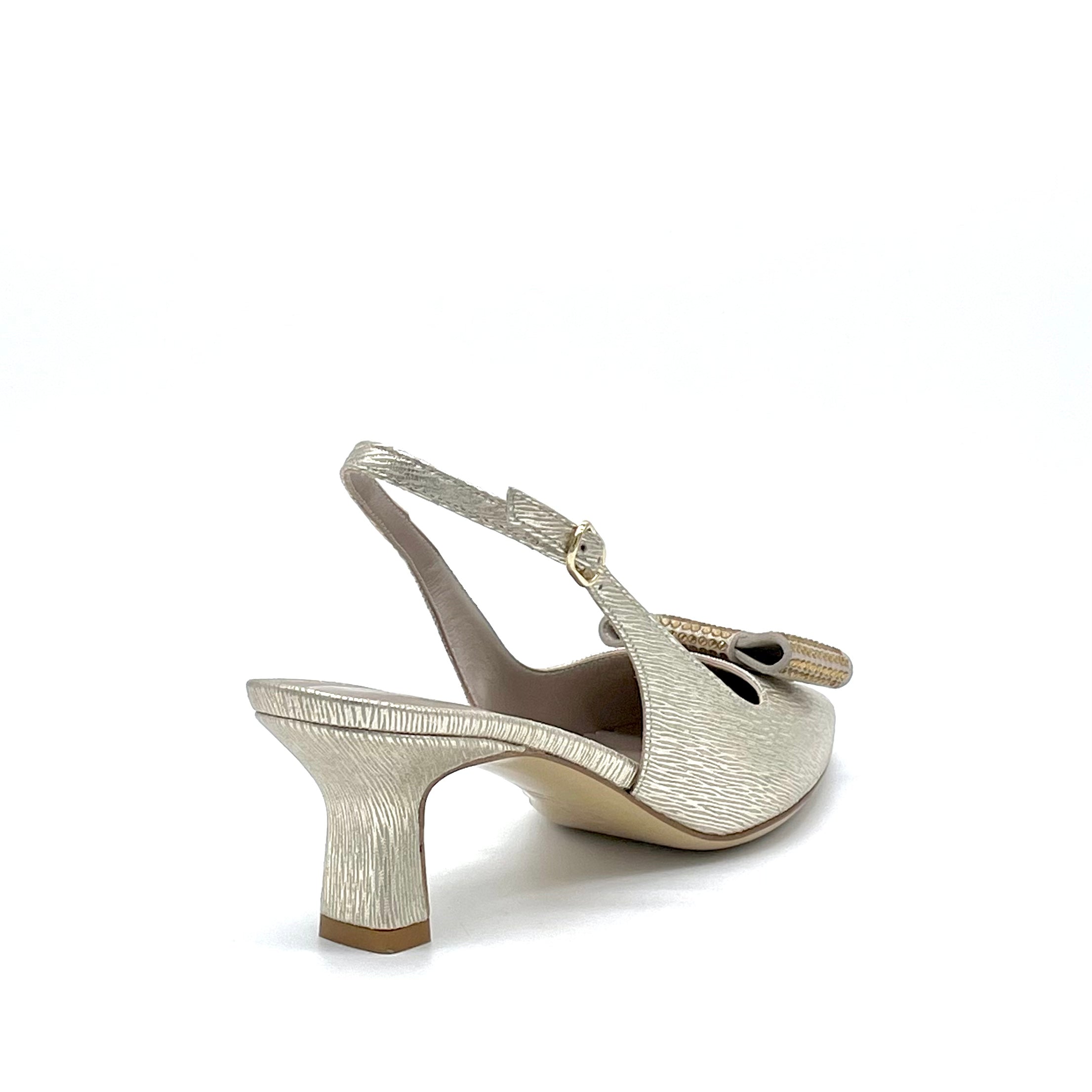 Slingback in pelle laminata oro con fiocco di strass – Cod. 13162
