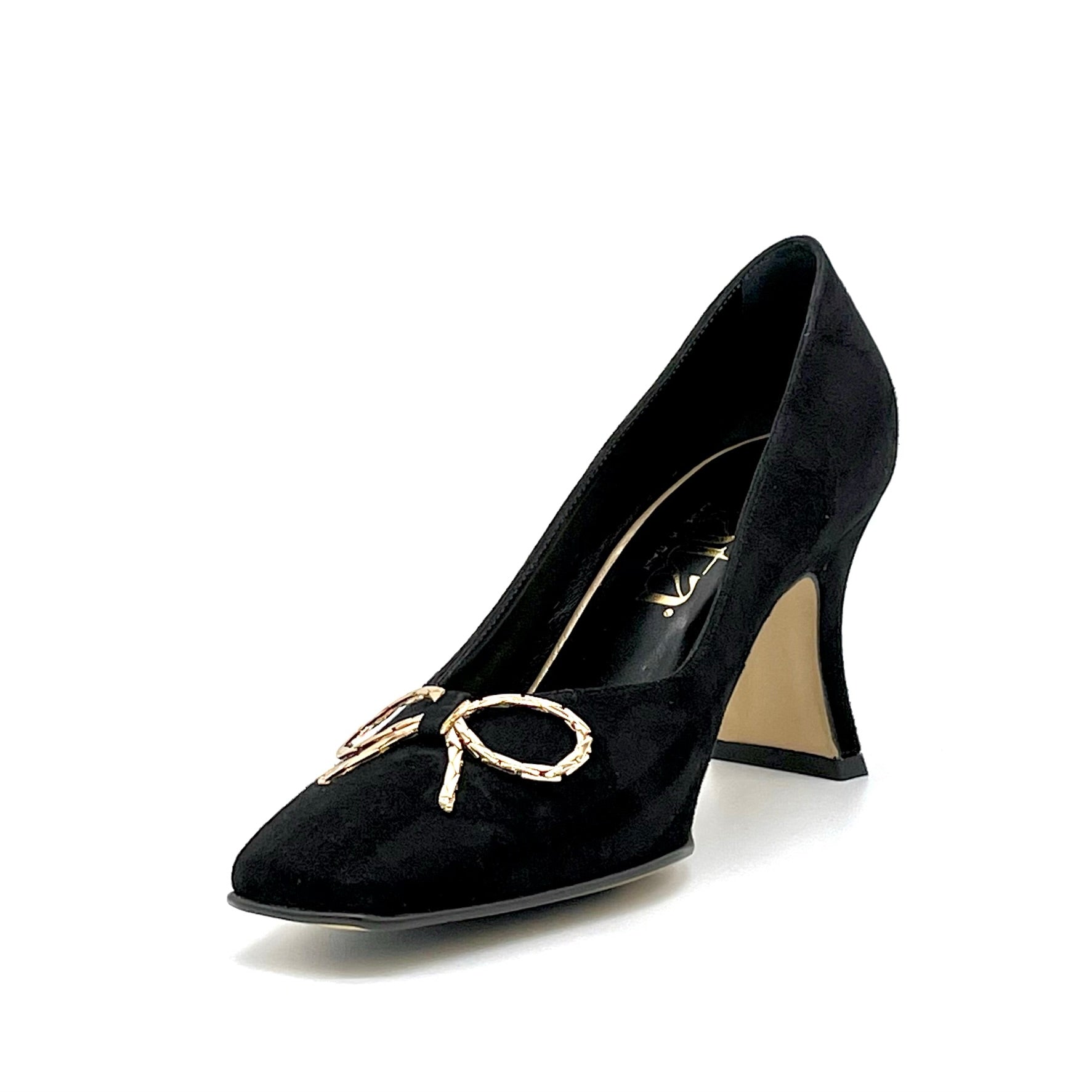 Décolleté in camoscio nero con accessorio fiocco in metallo oro – Cod. 53501