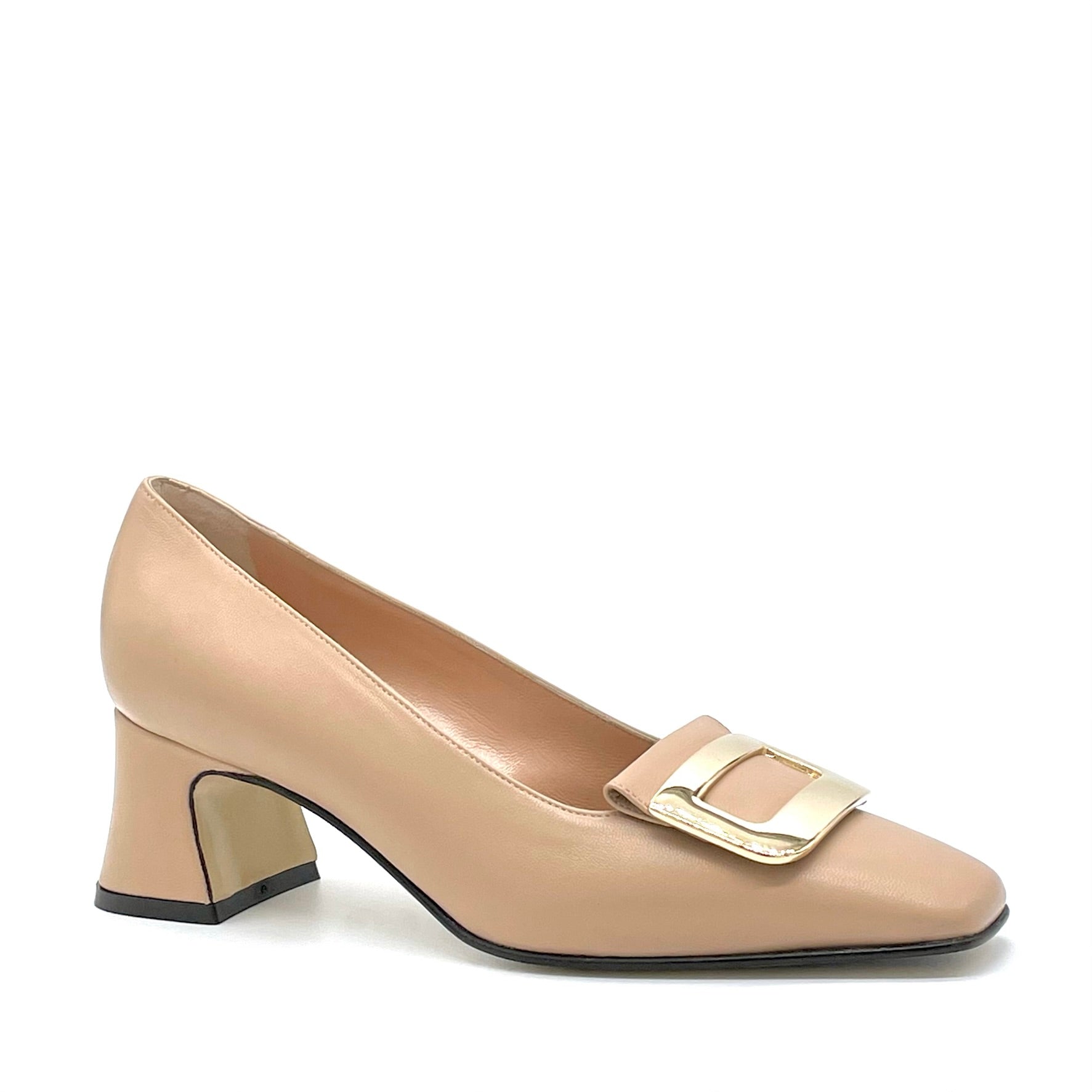 Décolleté in pelle beige chiaro con fibbia in metallo oro – Cod. 53508