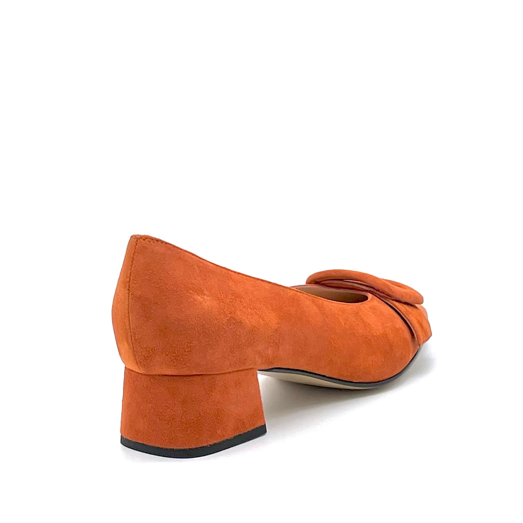 Décolleté in camoscio color zucca e fibbia foderata– Cod. 53533