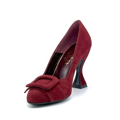 Red suede pump with lined buckle – Cod. 53520