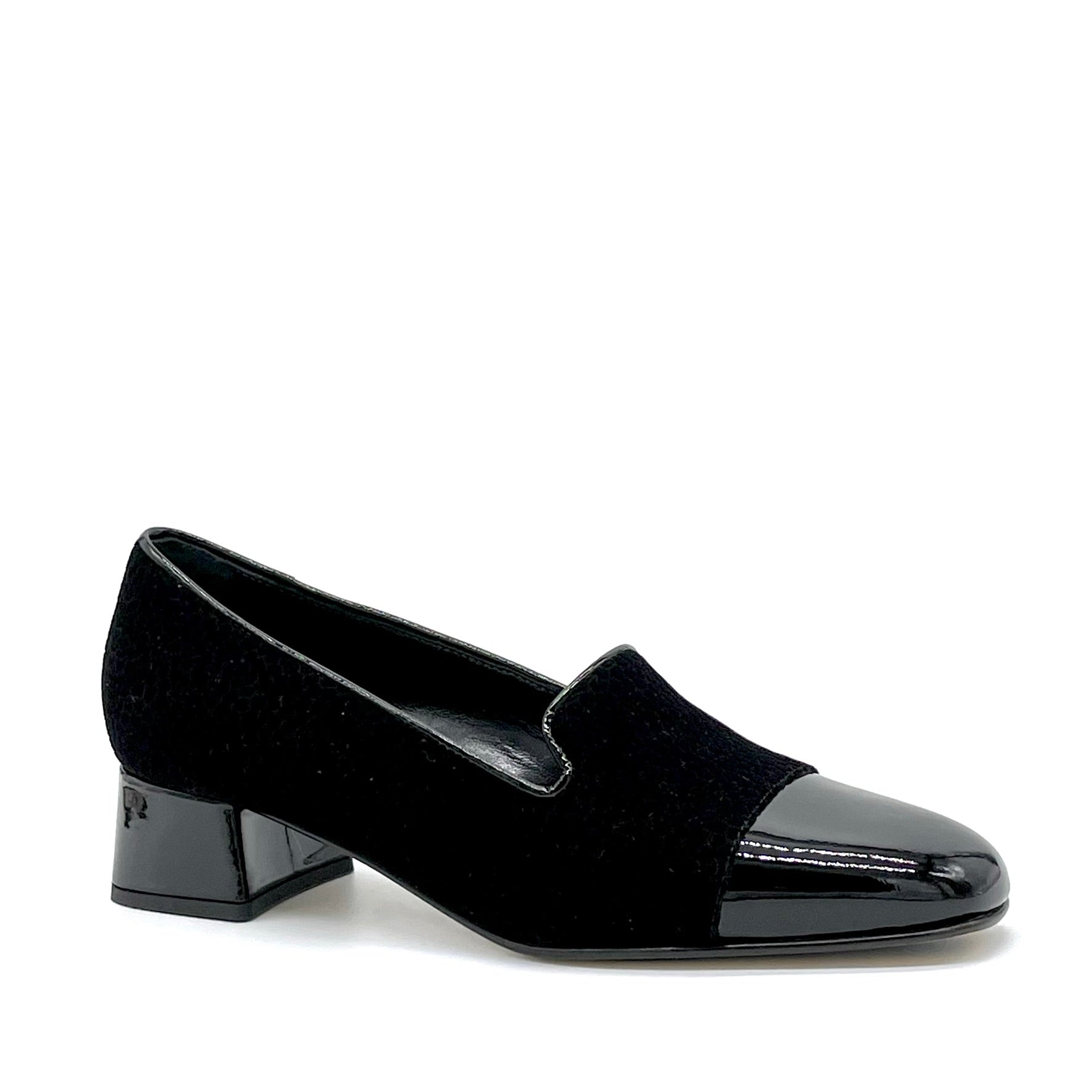 Scarpa accollata in camoscio stampato e vernice nera – Cod. 53531