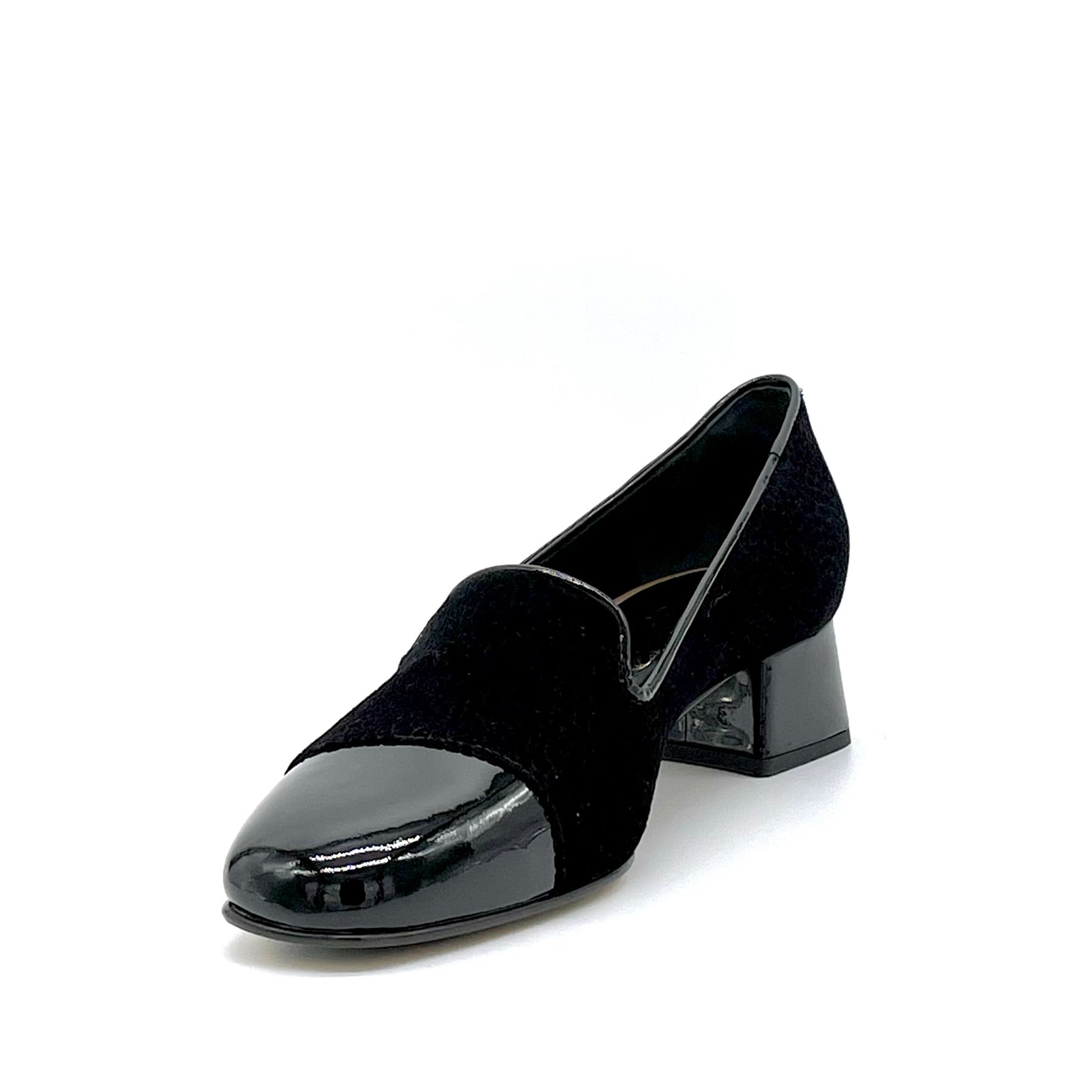 Scarpa accollata in camoscio stampato e vernice nera – Cod. 53531