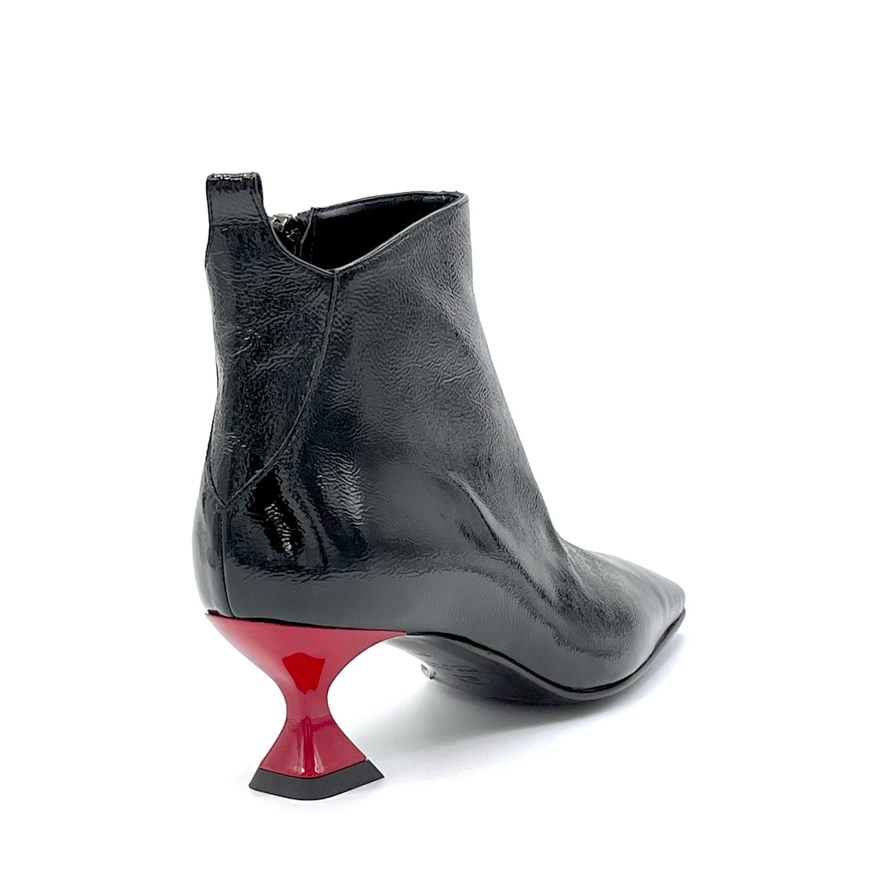 Stivaletto in vernice nera effetto stropicciato e tacco laccato rosso – Cod. 53547