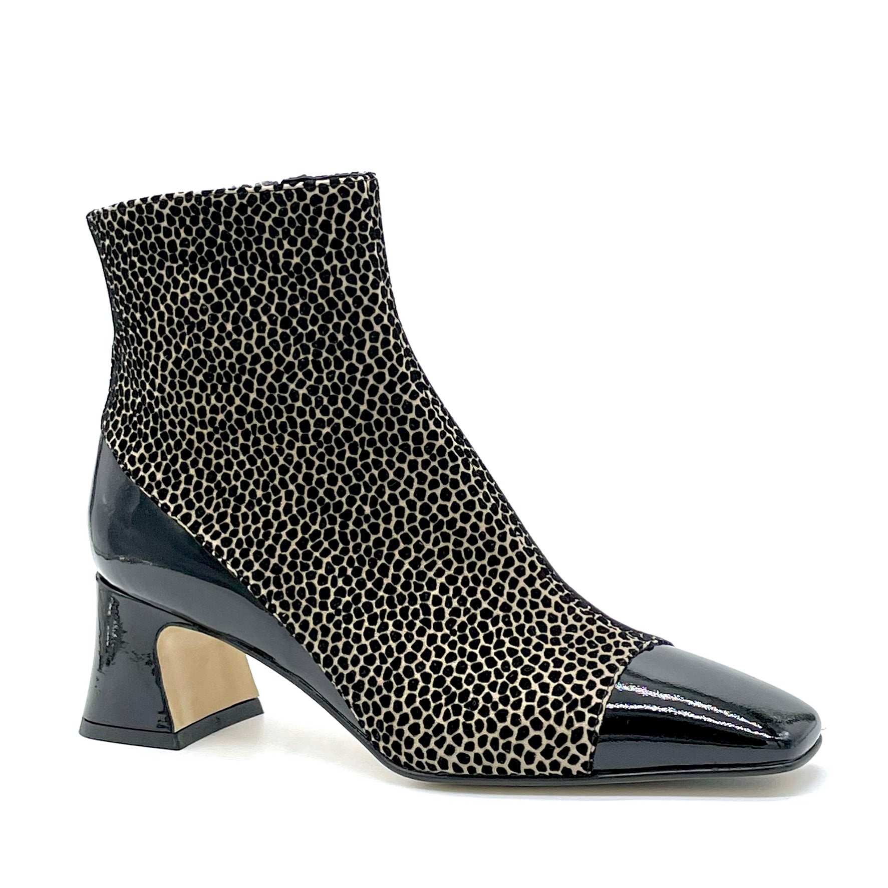 Beige and black printed suede and black patent boots – Cod. 53549