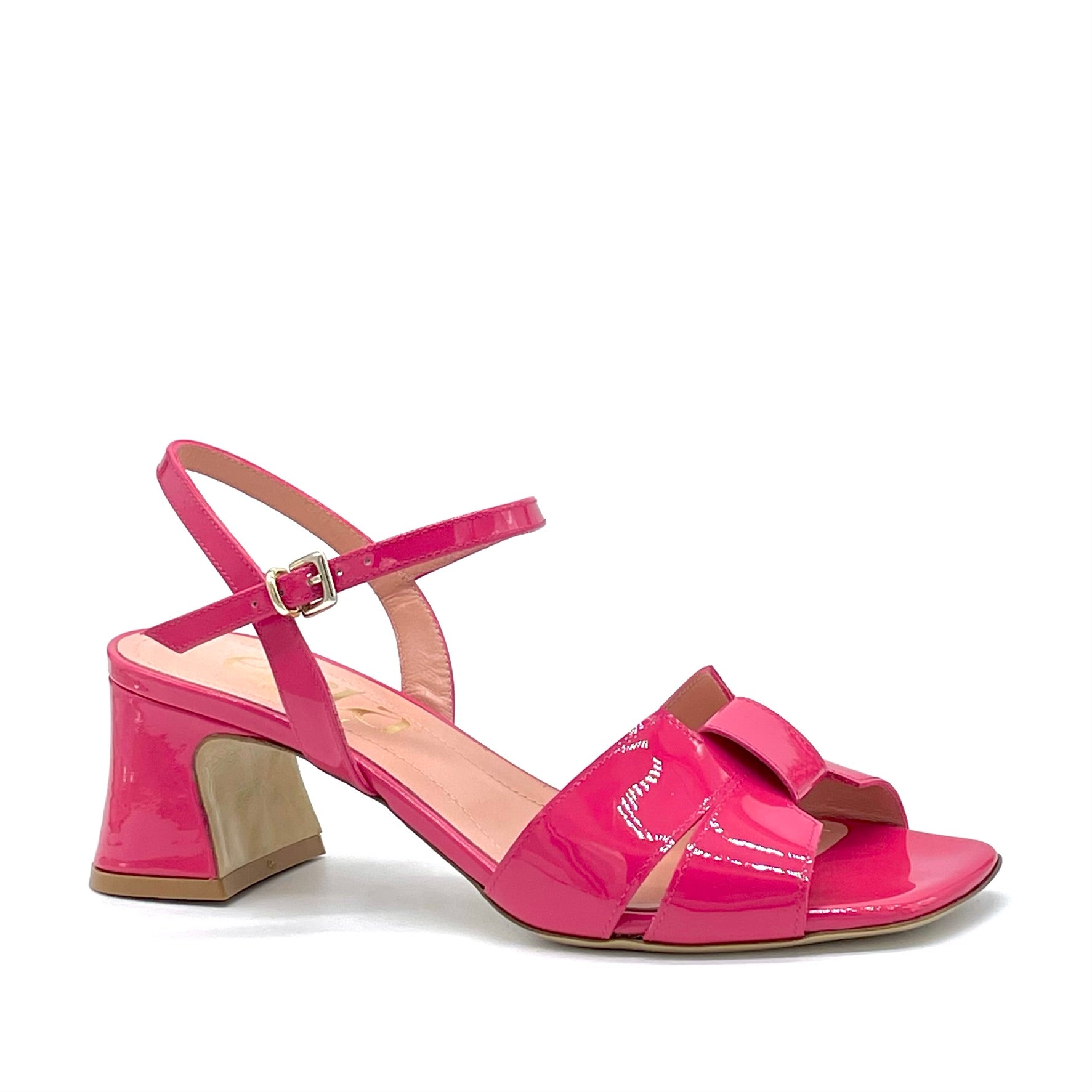 Sandalo in vernice color azalea – Cod. 14178