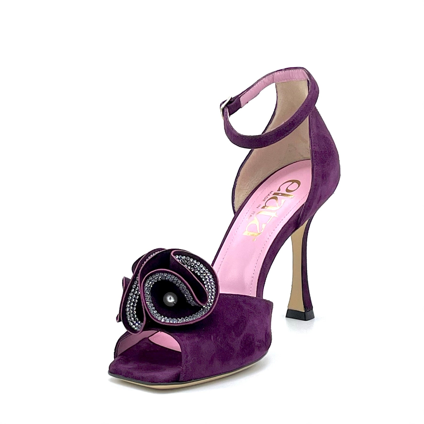 Sandalo in camoscio viola e accessorio floreale con strass e perla con cinturino alla caviglia - Cod. 54506