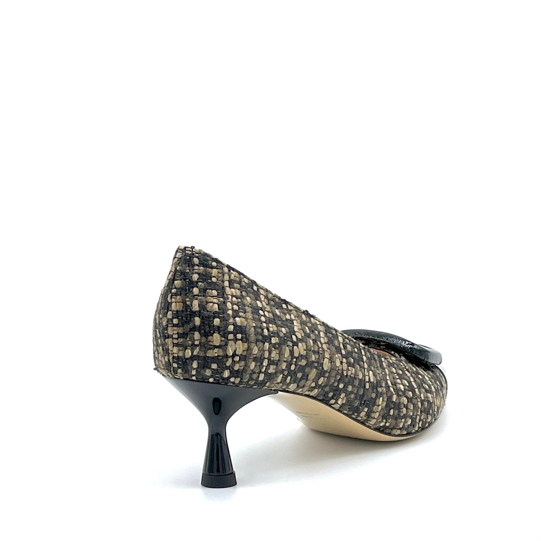 Beige tweed fabric and black patent pump with patent buckle - Cod. 54516