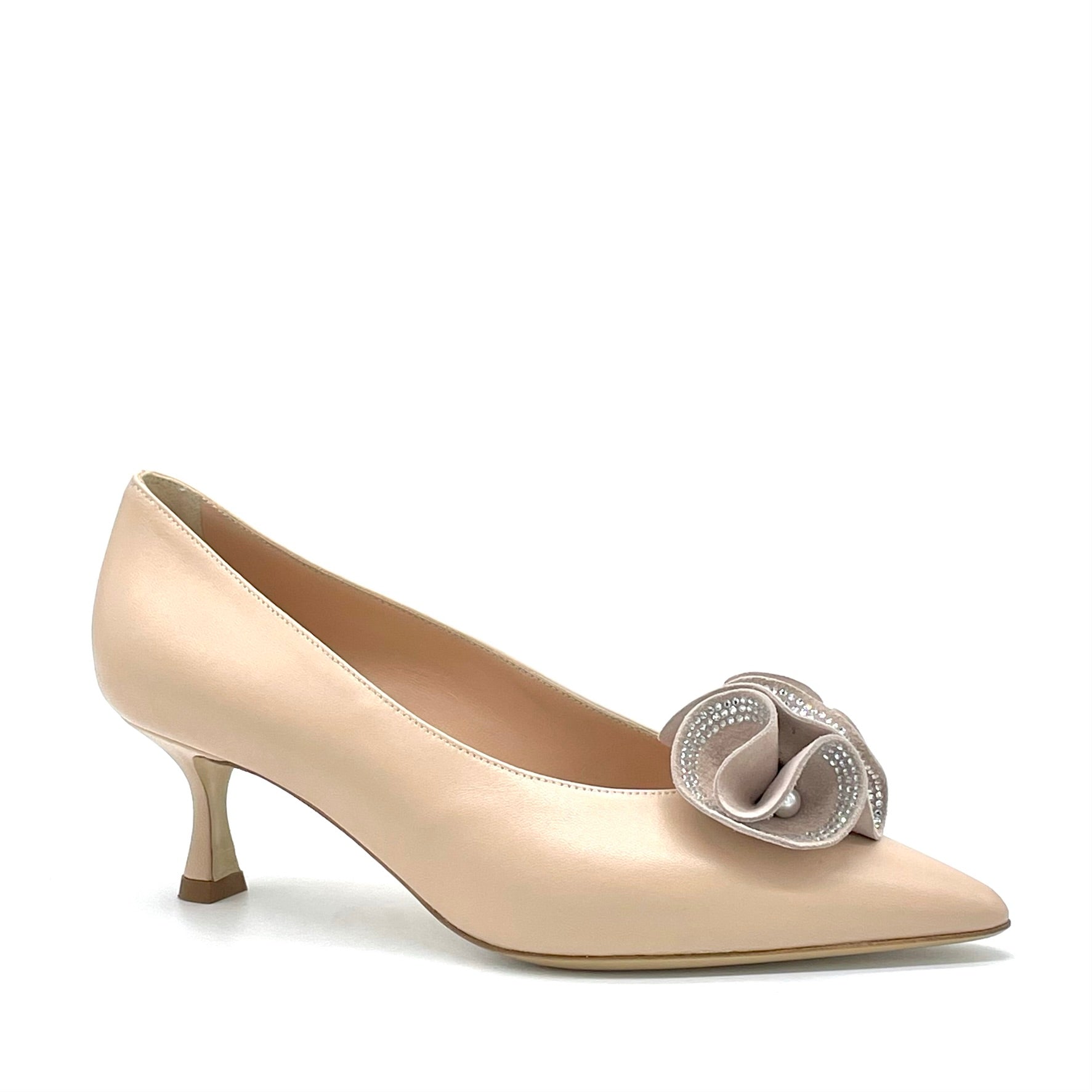 Nude leather pump with floral accessory with pearl and rhinestones - Cod. 54513