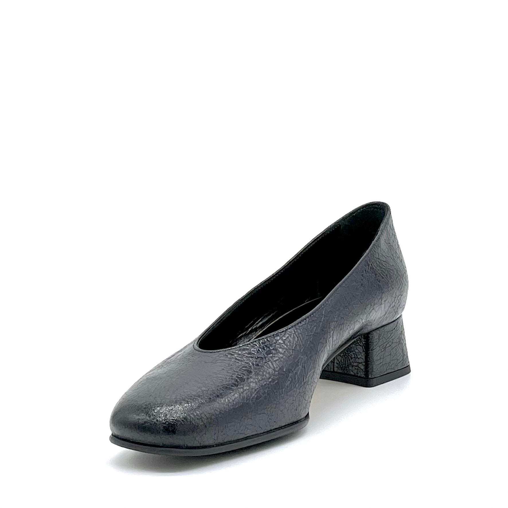 Black leather with creased effect pump with soft insole - Cod. 74705