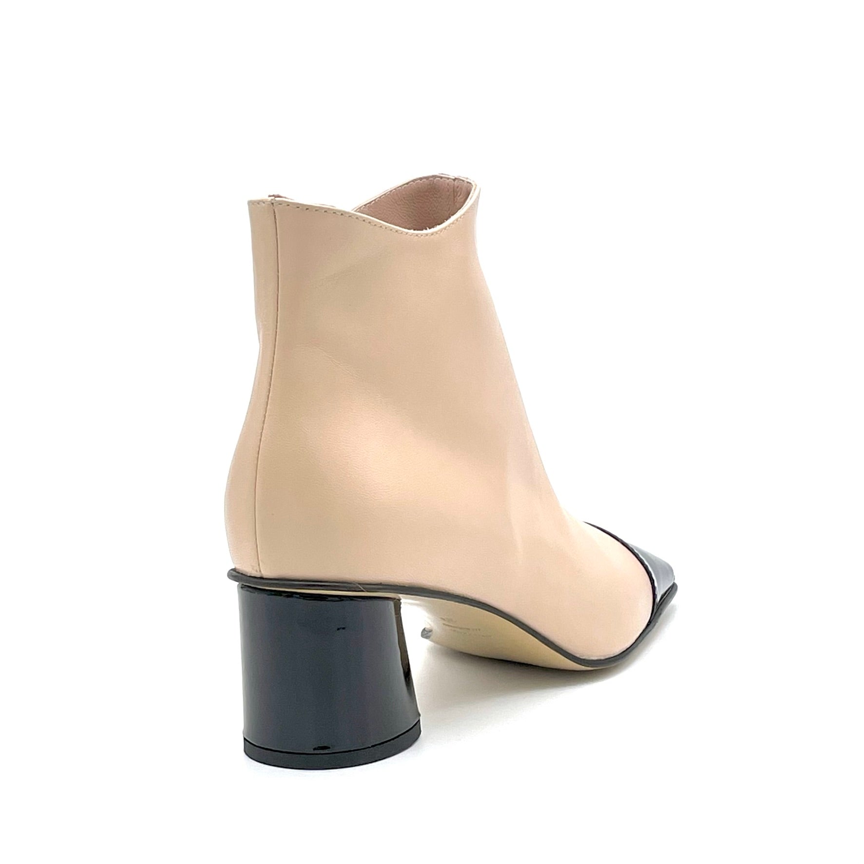 Stivaletto in pelle nude e vernice nera - Cod. 54543
