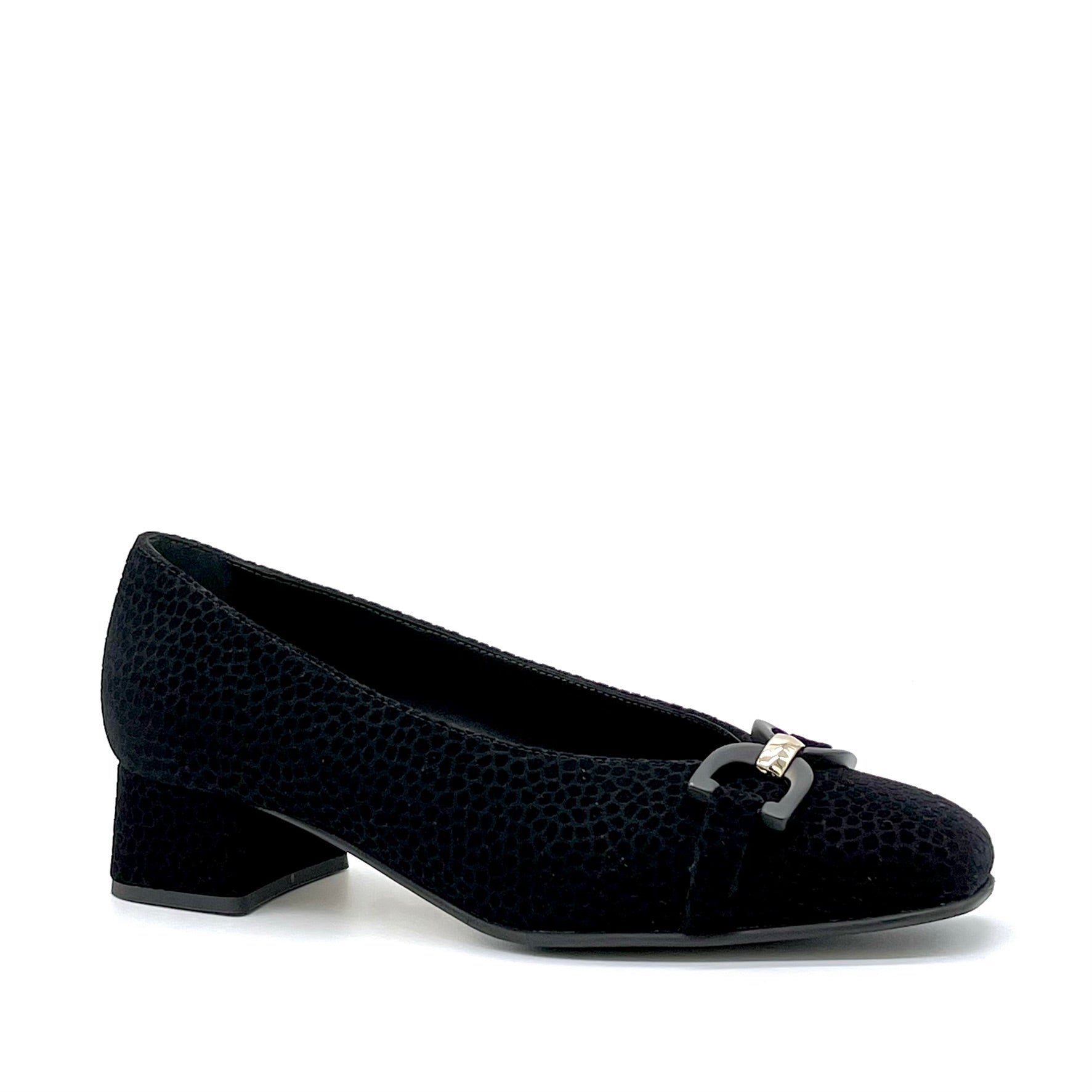 Décolleté in camoscio stampato nero con morsetto oro e soletta piuma - Cod. 74706