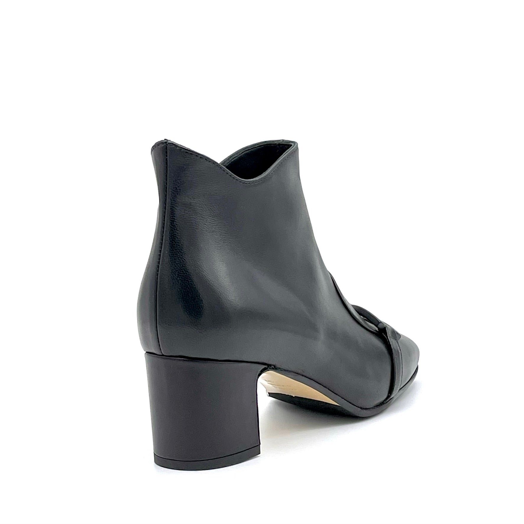 Stivaletto in pelle nera con morsetto e soletta piuma - Cod. 74711