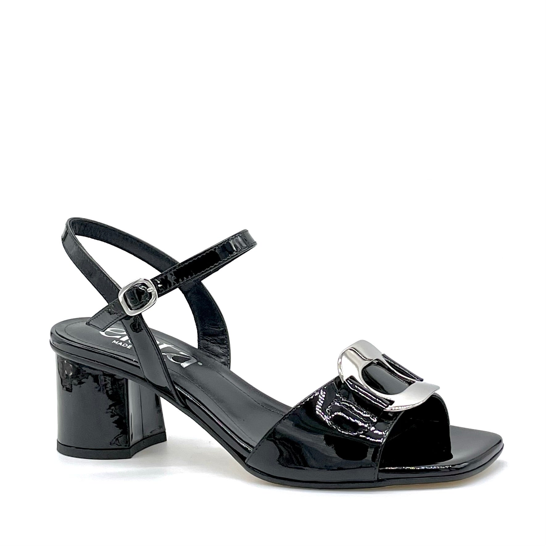 Sandalo in vernice nera e accessorio argento – Cod. 15162