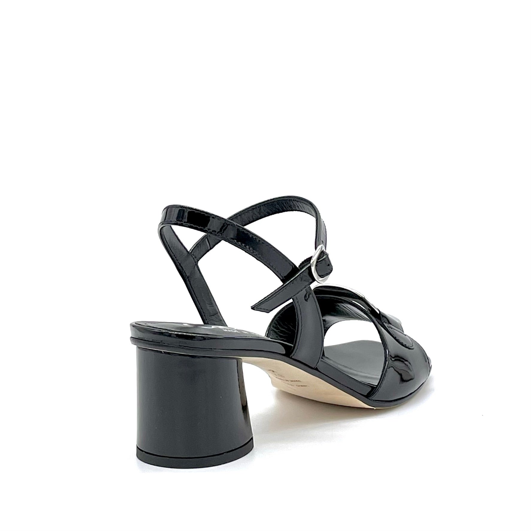 Sandalo in vernice nera e accessorio argento – Cod. 15162