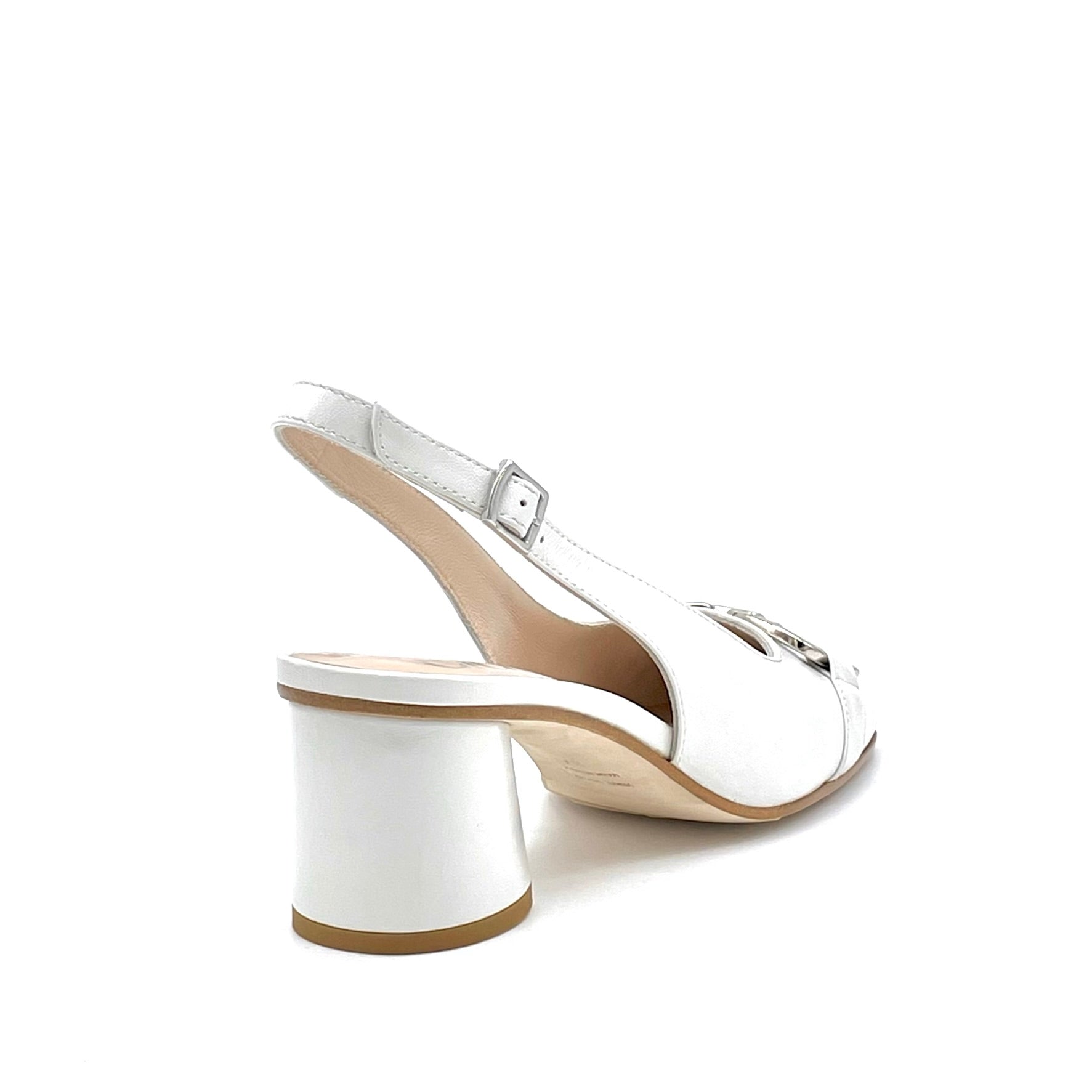 Slingback in pelle color latte e accessorio argento – Cod. 15167