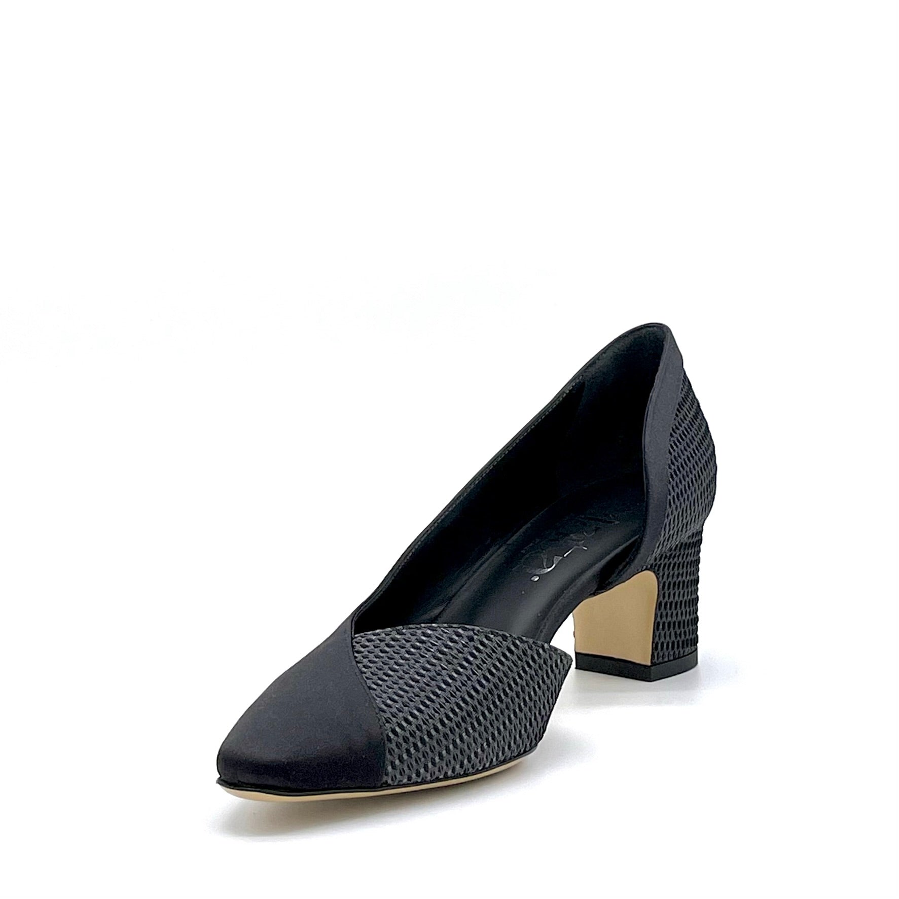 Black laminate fabric and silk pump with internal opening – Cod. 15118
