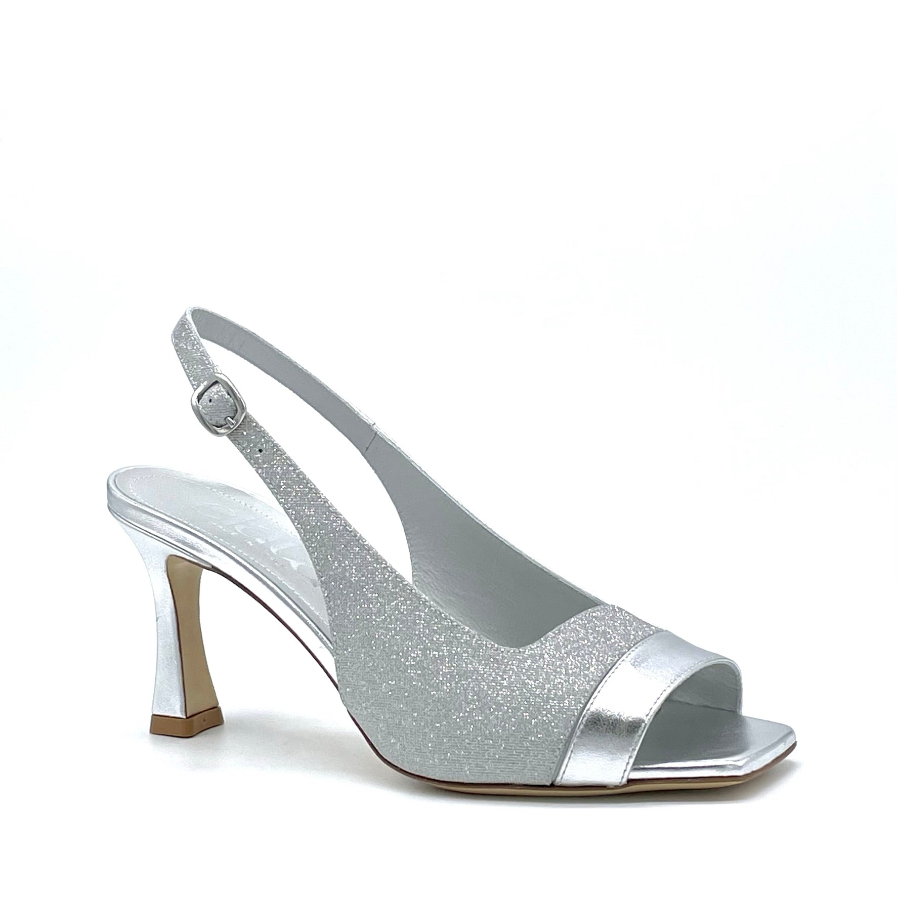Sandalo in pelle laminate e tessuto glitter argento – Cod. 15136