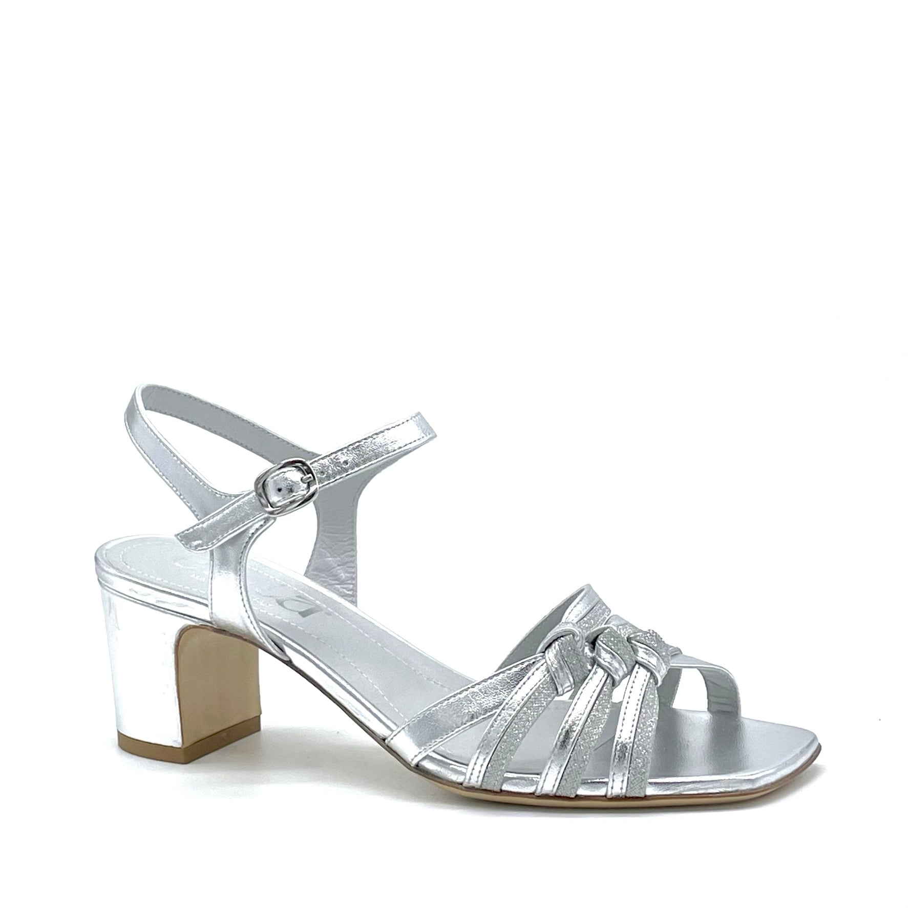 Sandalo in pelle laminate e tessuto glitter argento – Cod. 15149