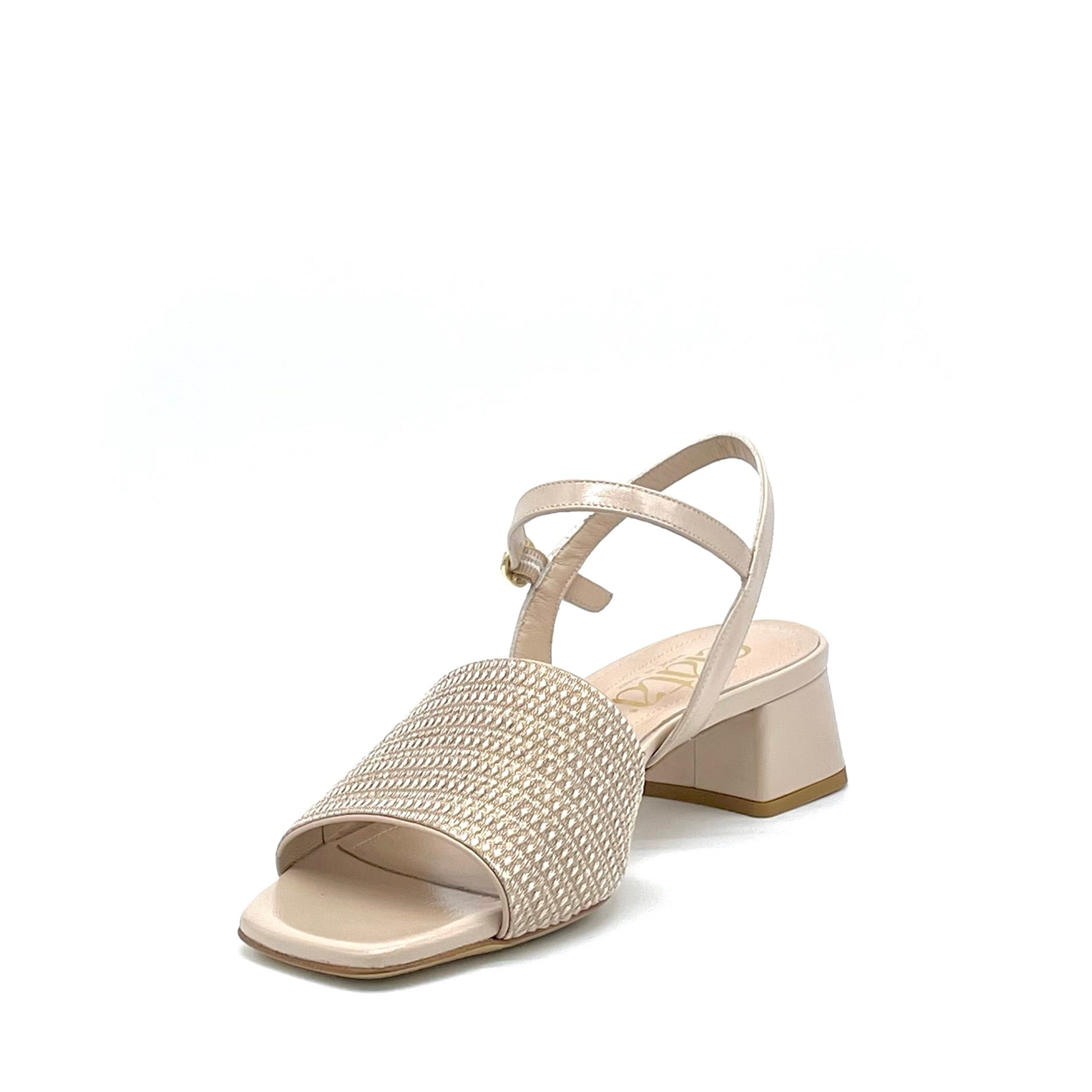 Sandalo in tessuto laminato e pelle color sabbia – Cod. 15156