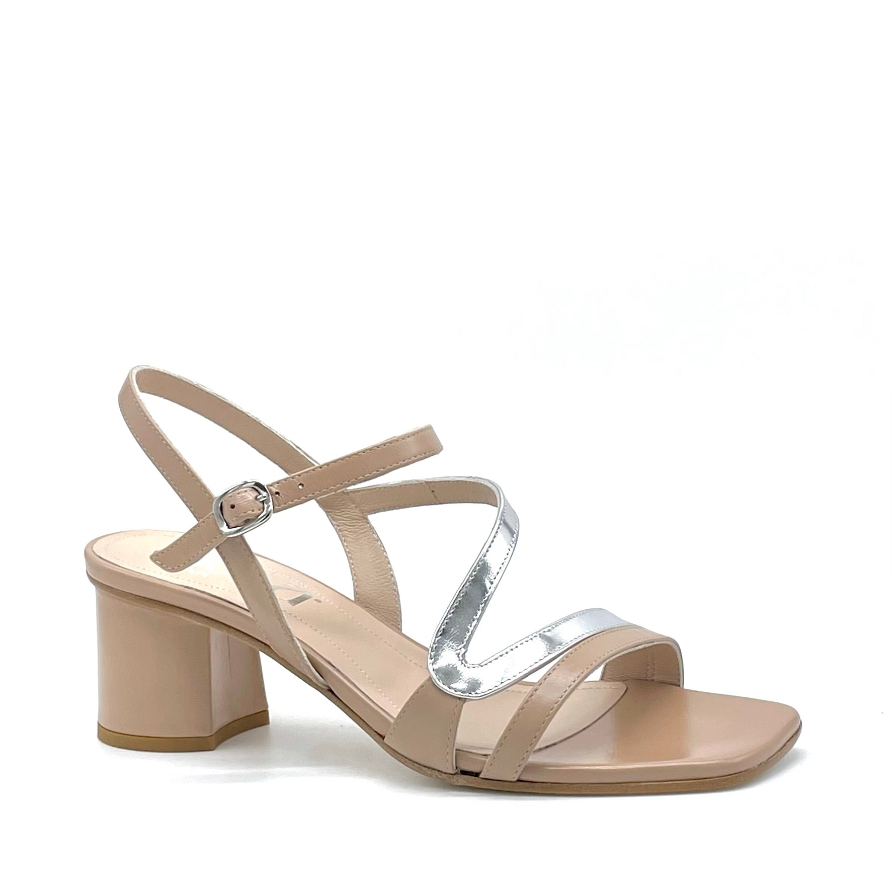 Sandalo in pelle marrone chiaro e pelle laminata argento – Cod. 15158