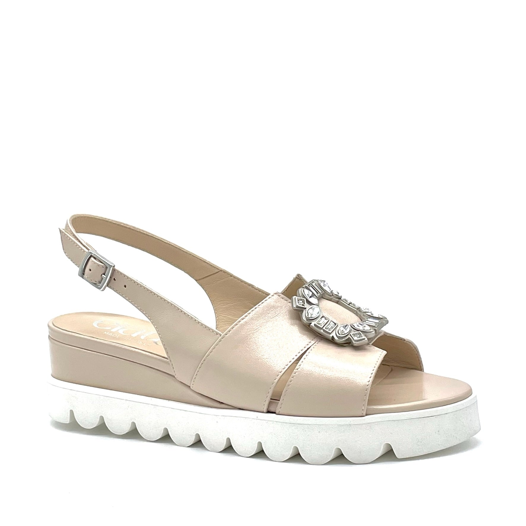Sand color leather sandal with jewel accessory – Cod. 15176