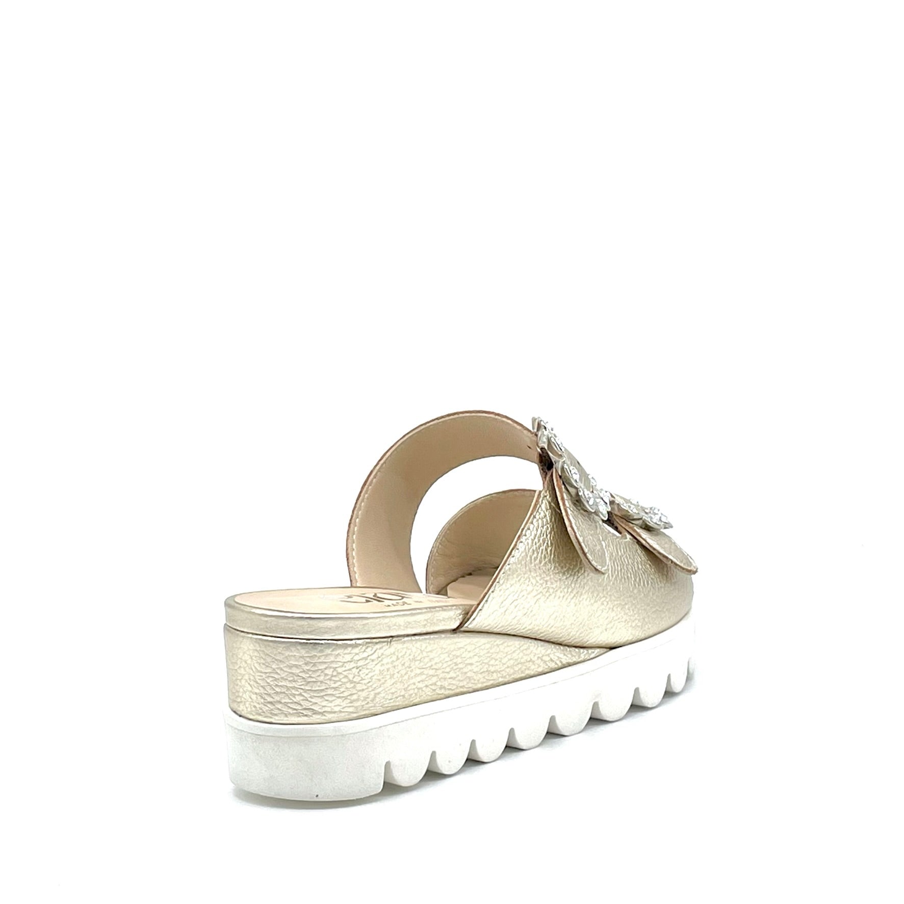 Gold laminate leather mule with jewel buckles – Cod. 15177