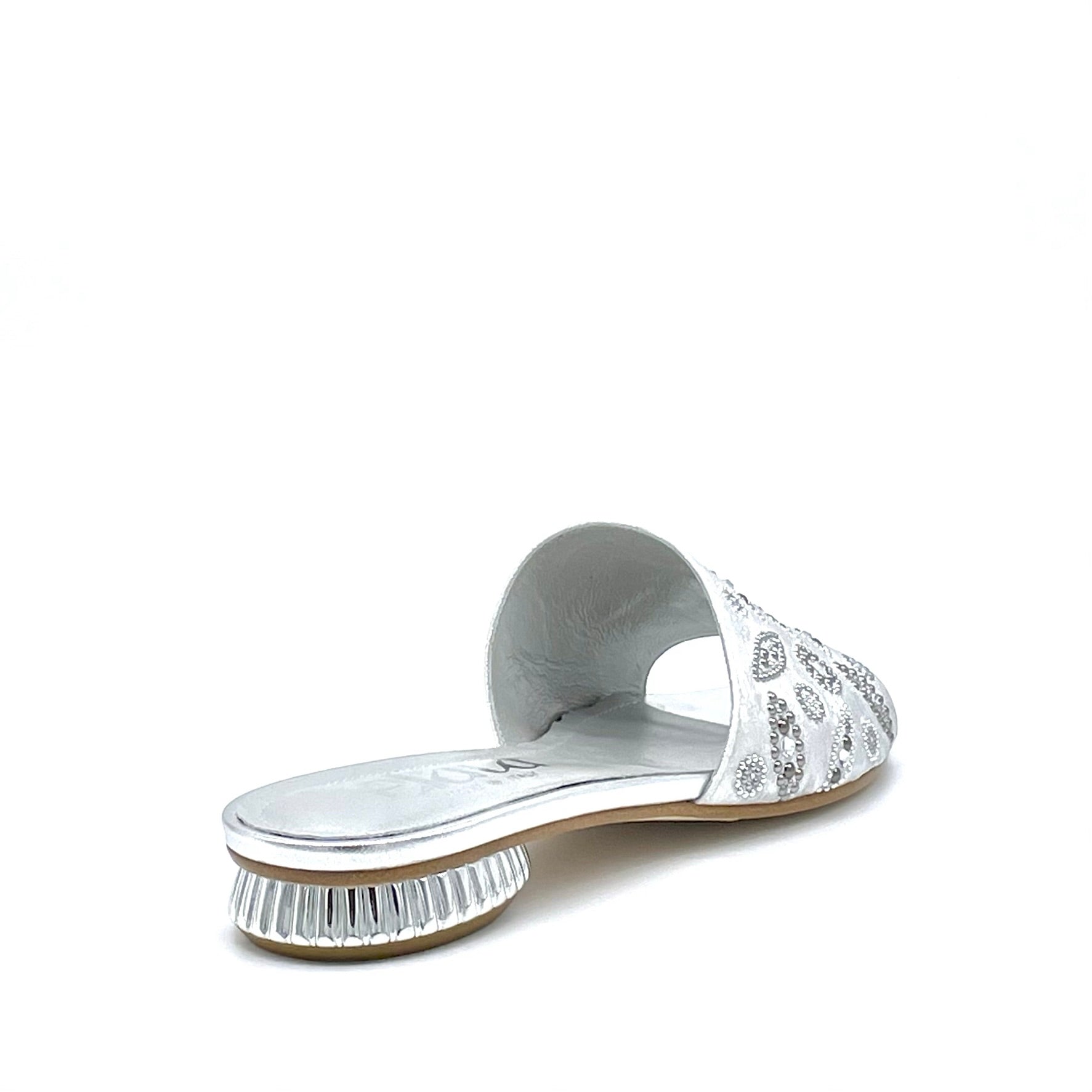 Mule in ciniglia satinata color argento e applicazione di strass argento – Cod. 15180-3