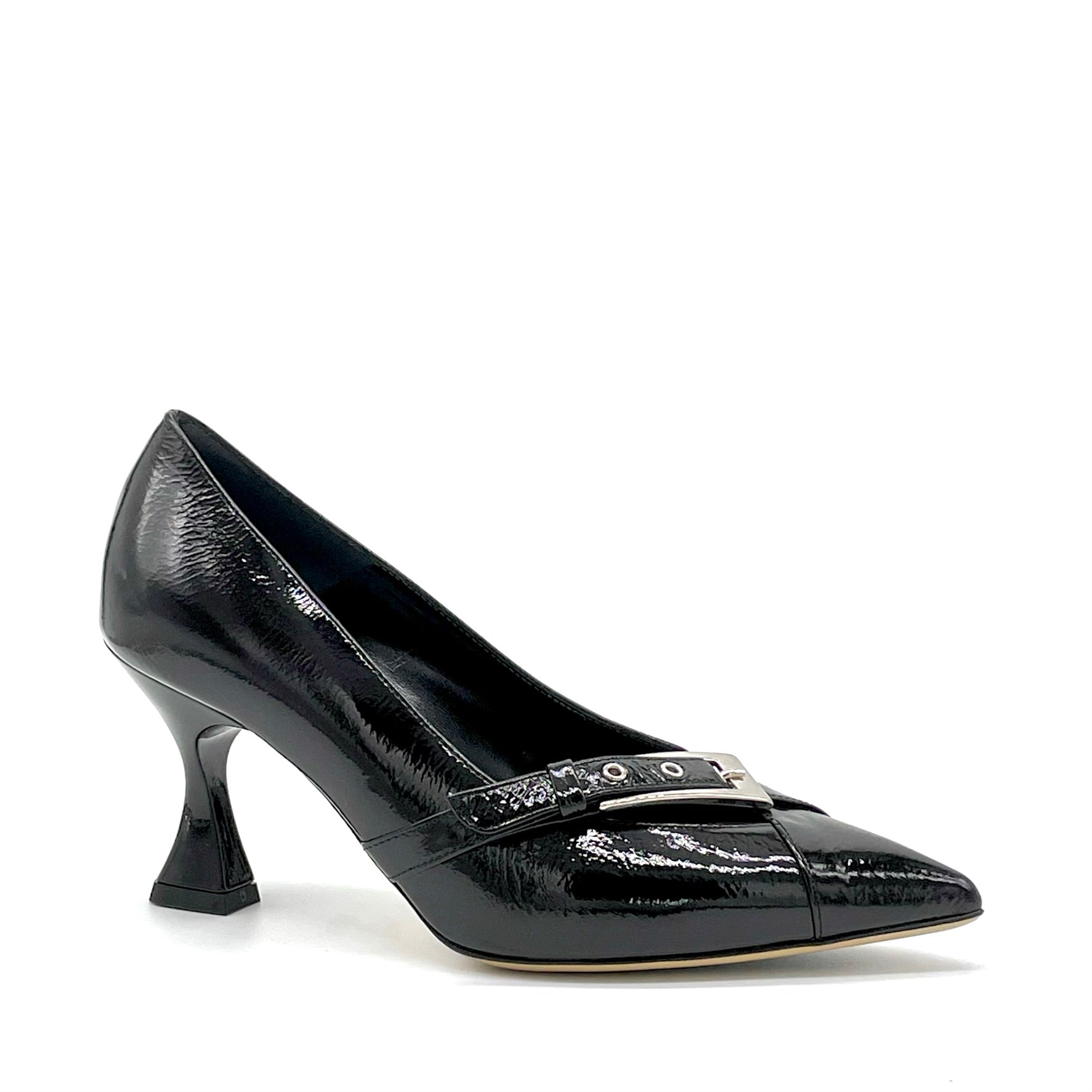 Décolleté in vernice effetto stropicciato nero e fibbia color nichel – Cod. 55503