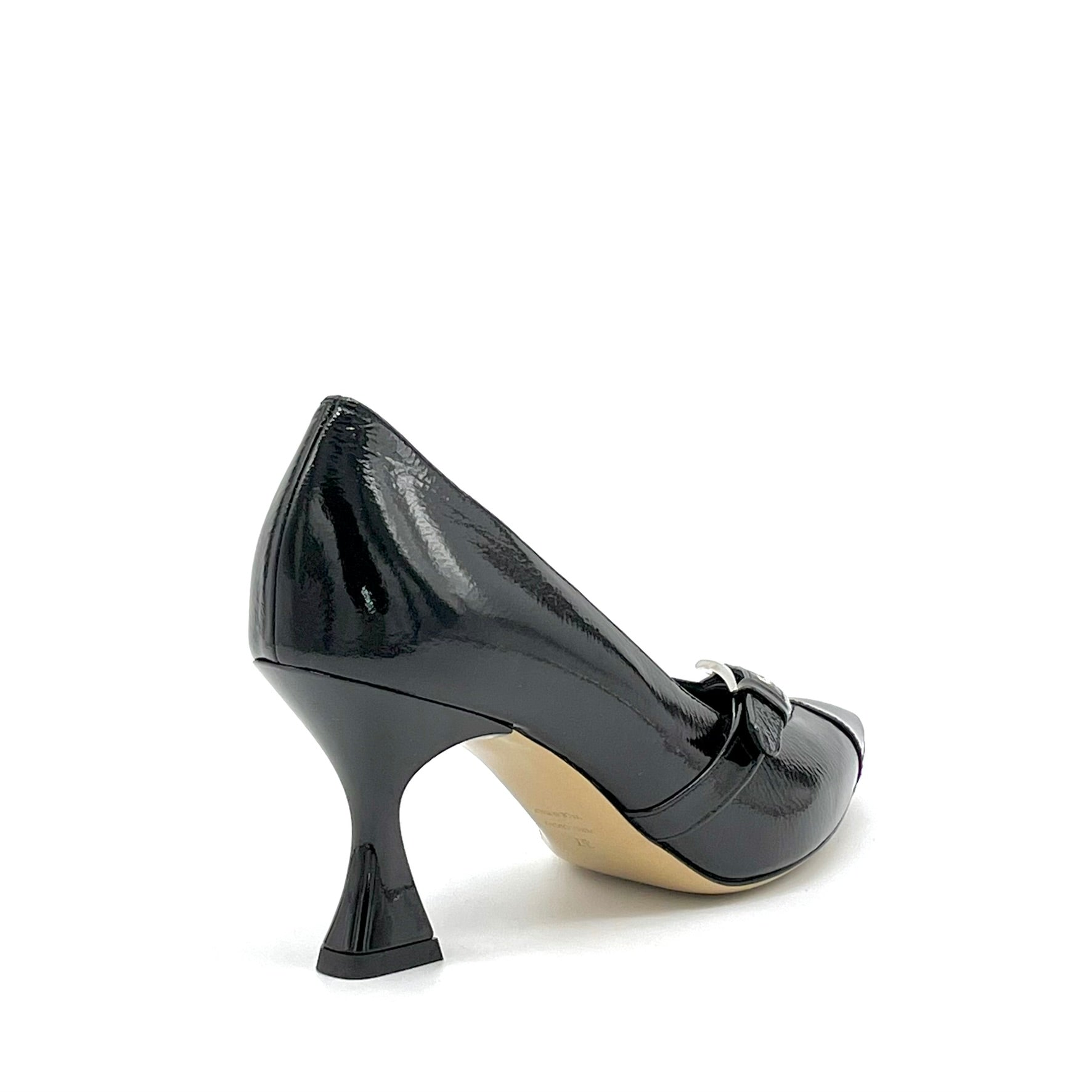 Creased effect black patent pump with nickel buckle – Cod. 55503