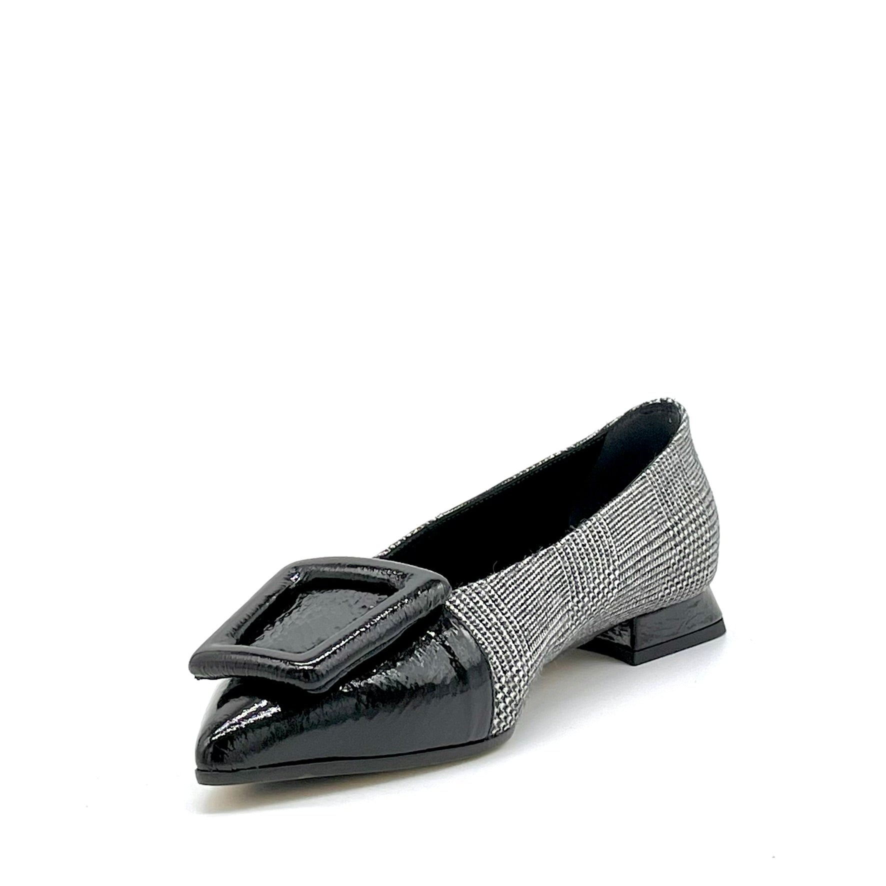 Black and white Prince of Wales check fabric ballet flats with black creased effect patent – Cod.55513